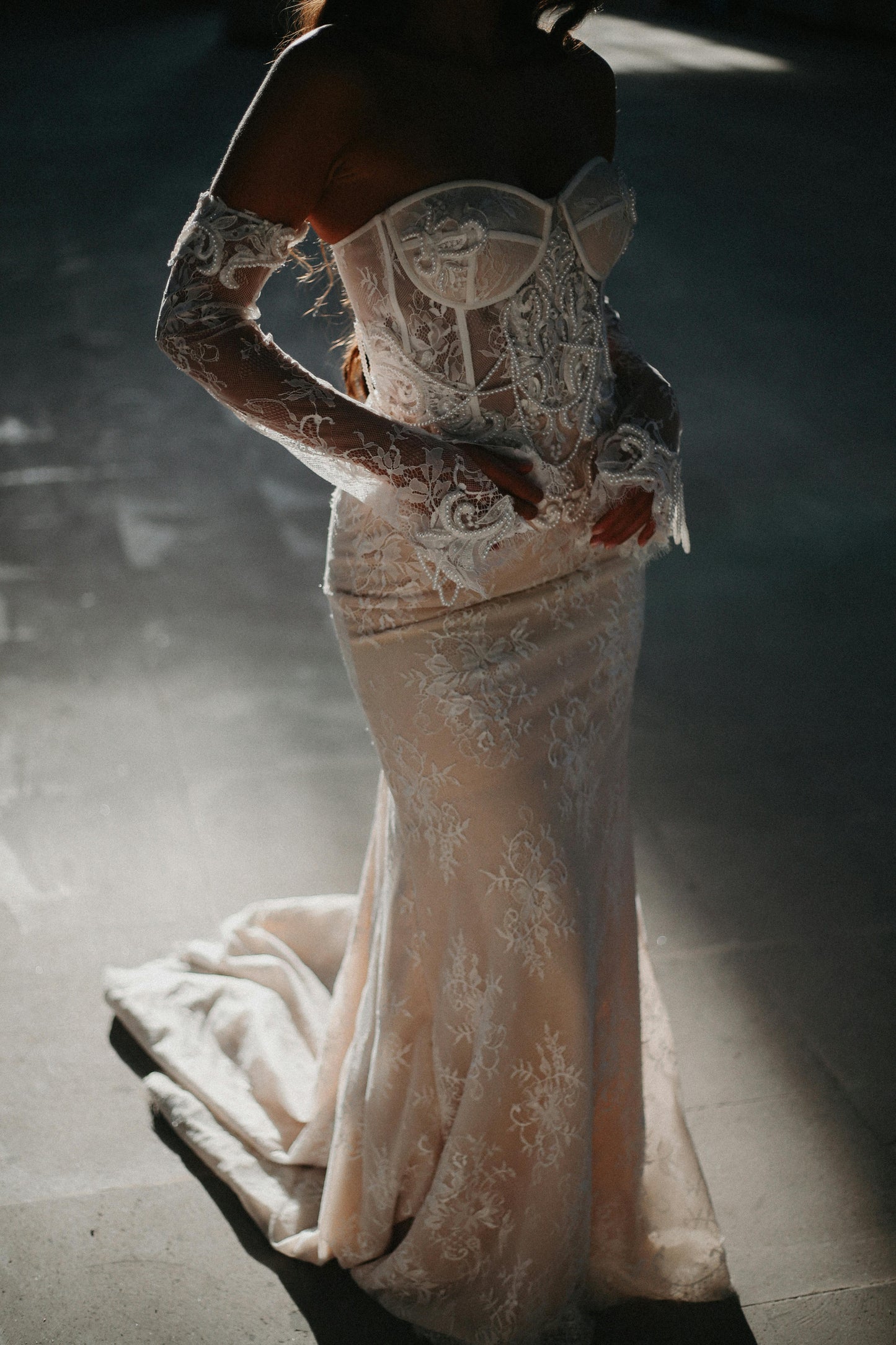 Robe de Soirée Chic Blanche Dentelles Dos nu avec Manches Longues