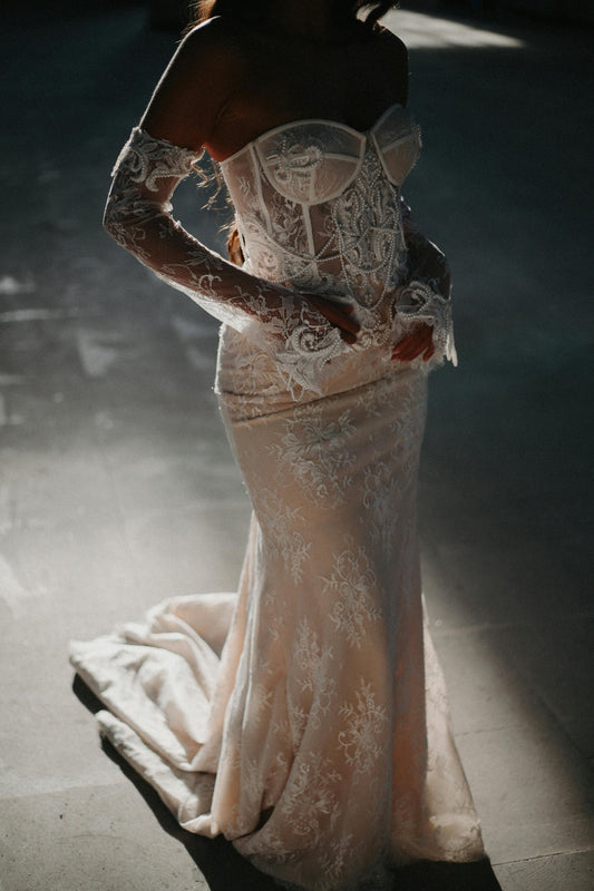 Robe de Soirée Chic Blanche Dentelles Dos nu avec Manches Longues